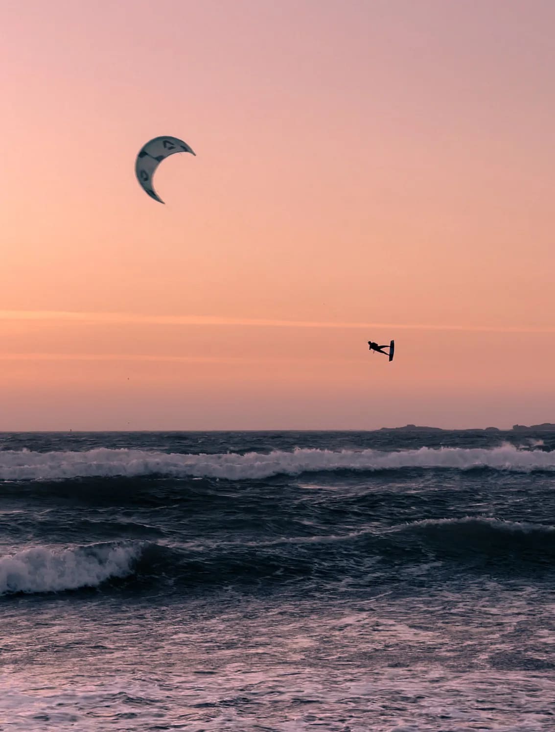 Saut freestyle kitesurf à Essaouira — Mohamed Achhibat, champion national du Maroc