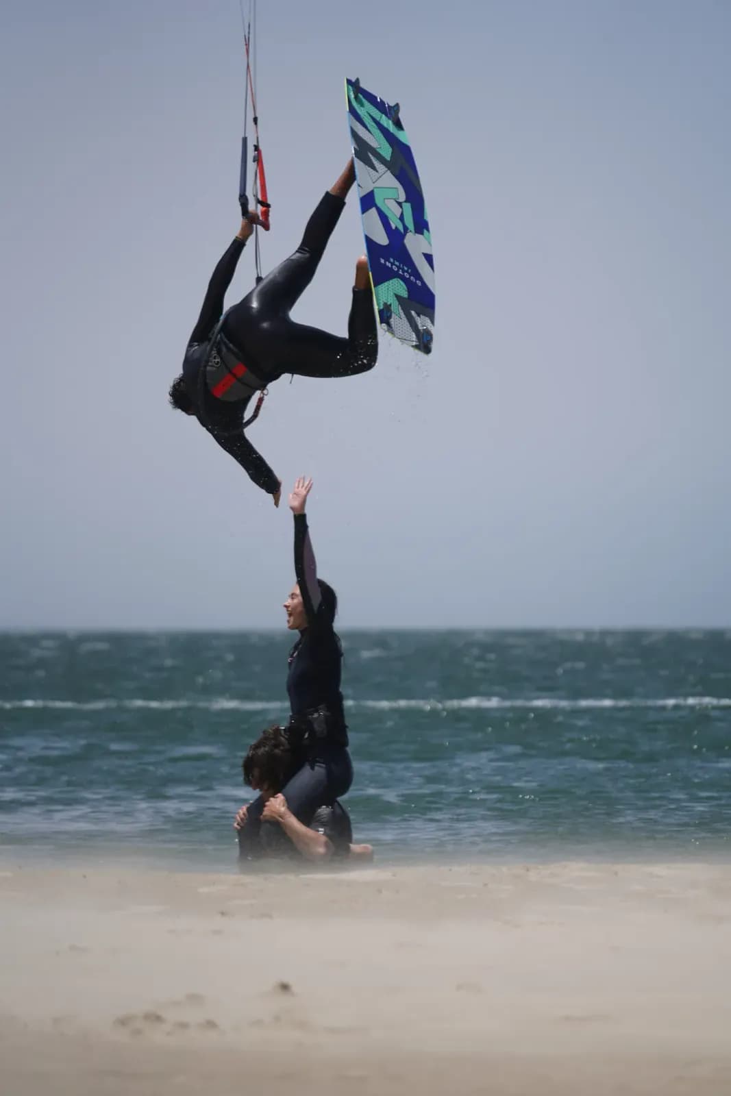Kitesurf freestyle à Essaouira — saut au-dessus de l'océan Atlantique, école Windy Essaouira