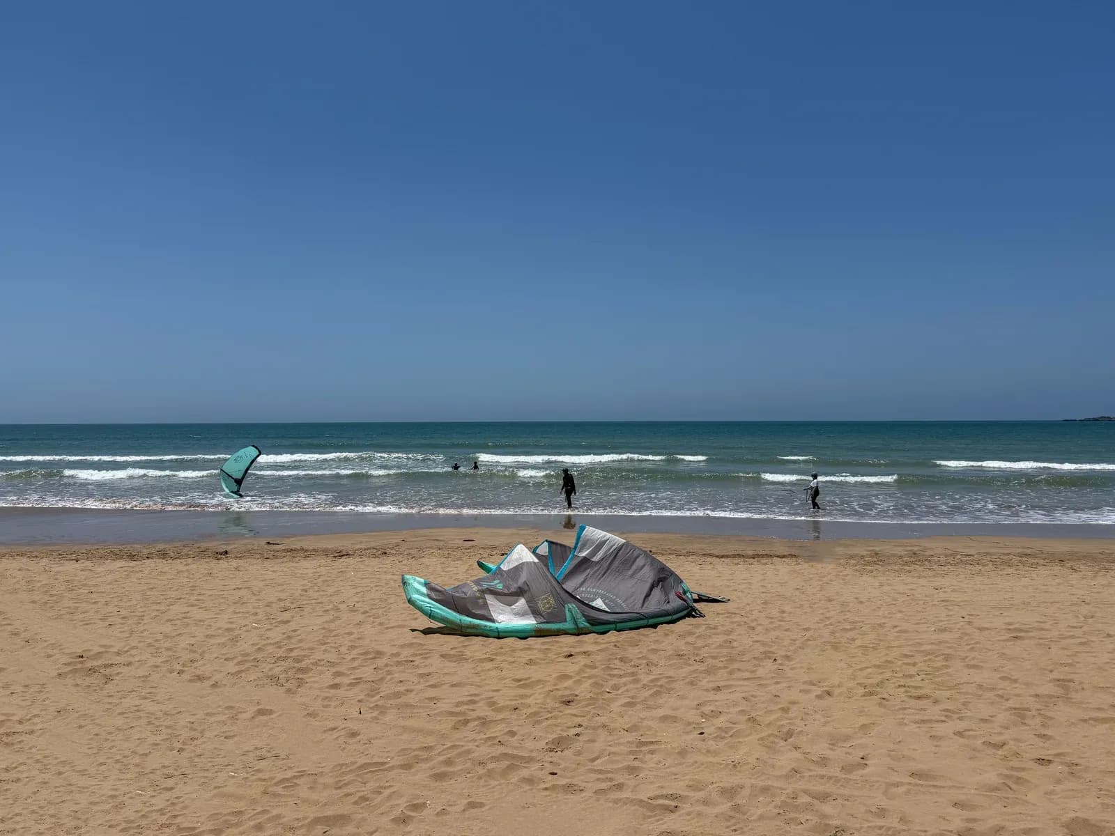 Kitesurf : Essaouira ou Dakhla ? Le comparatif honnête (+ Tarifa)